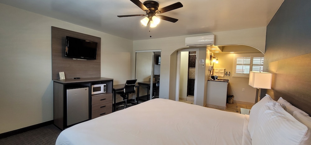 Pismo Beachwalker Inn & Suites - photo 30