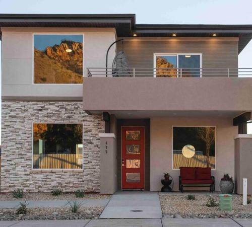 Majestic Zion Cottage with hot tub in Hildale — 4-Star Luxury Hotel in Hildale, United States