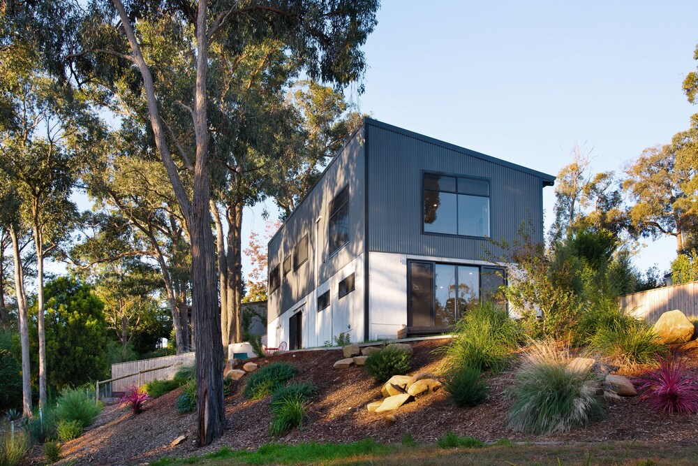 Retreat 34a stunning views and meticulous design — carbon neutral stay, Daylesford