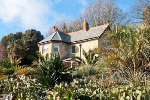 Signal Point Cottage — 4-Star Luxury Hotel in Ventnor, United Kingdom