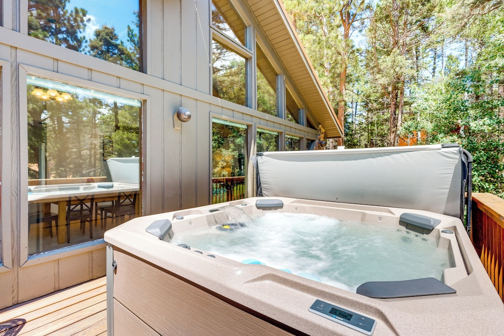 4 Mi to Angel Fire Resort: Retreat w Hot Tub - photo 25