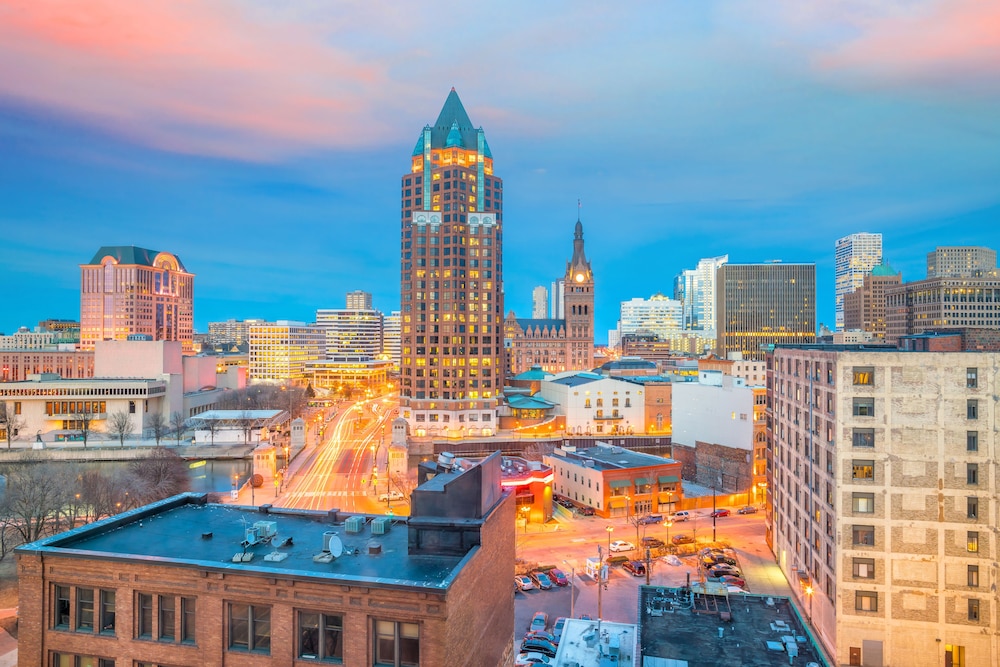 Embassy Suites by Hilton Milwaukee Brookfield - photo 107