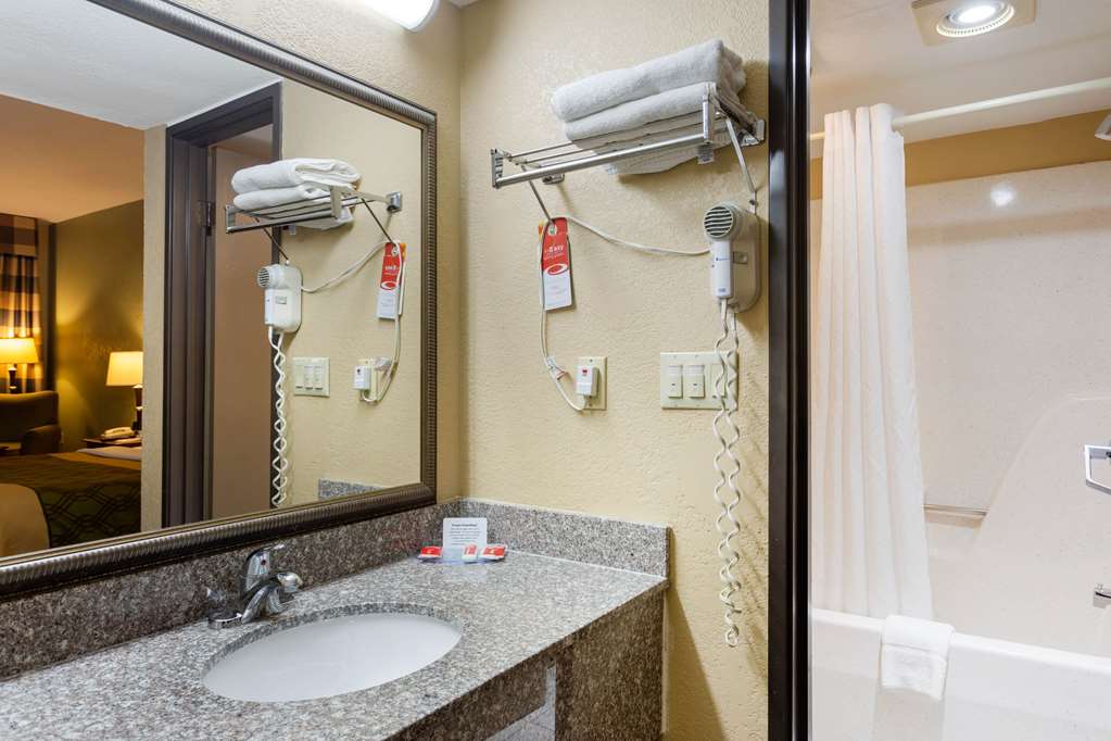 Econo Lodge Belton Kansas City South - photo 8