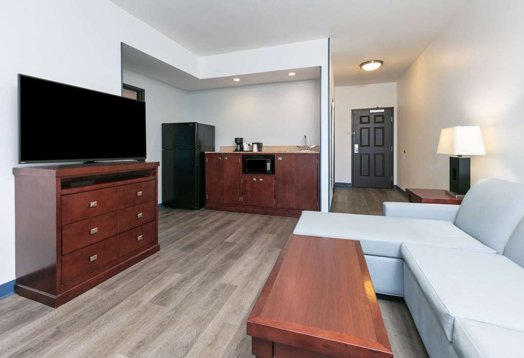 La Quinta Inn & Suites by Wyndham Fort Worth NE Mall - photo 24