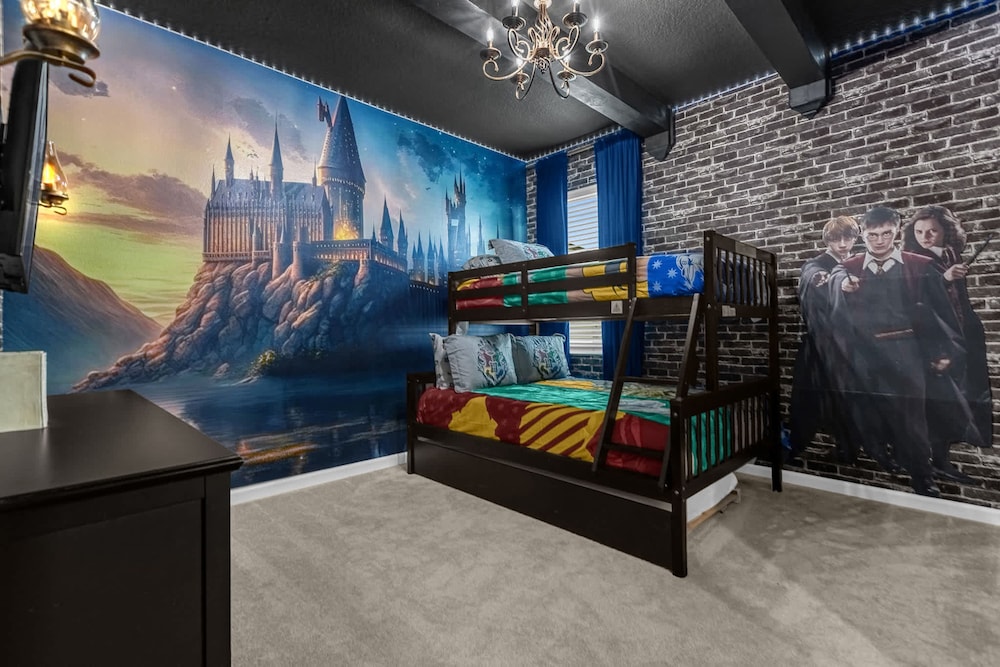 Upstay Theme Rooms Pool Spa Theatre Arcade - photo 33