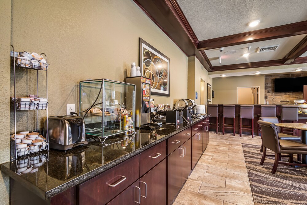 Cobblestone Hotel & Suites Victor - photo 28