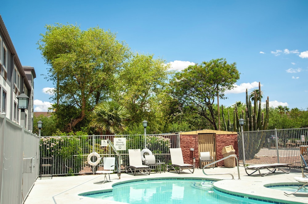 Holiday Inn Express Airport Tucson by IHG - photo 43