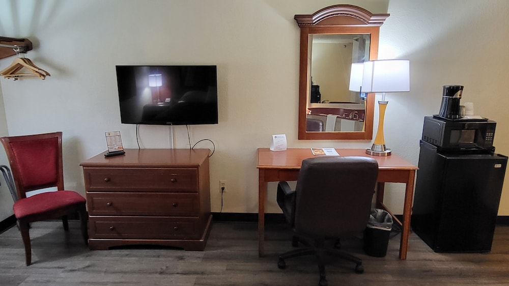 Super 8 by Wyndham Canton Livonia Area - photo 24
