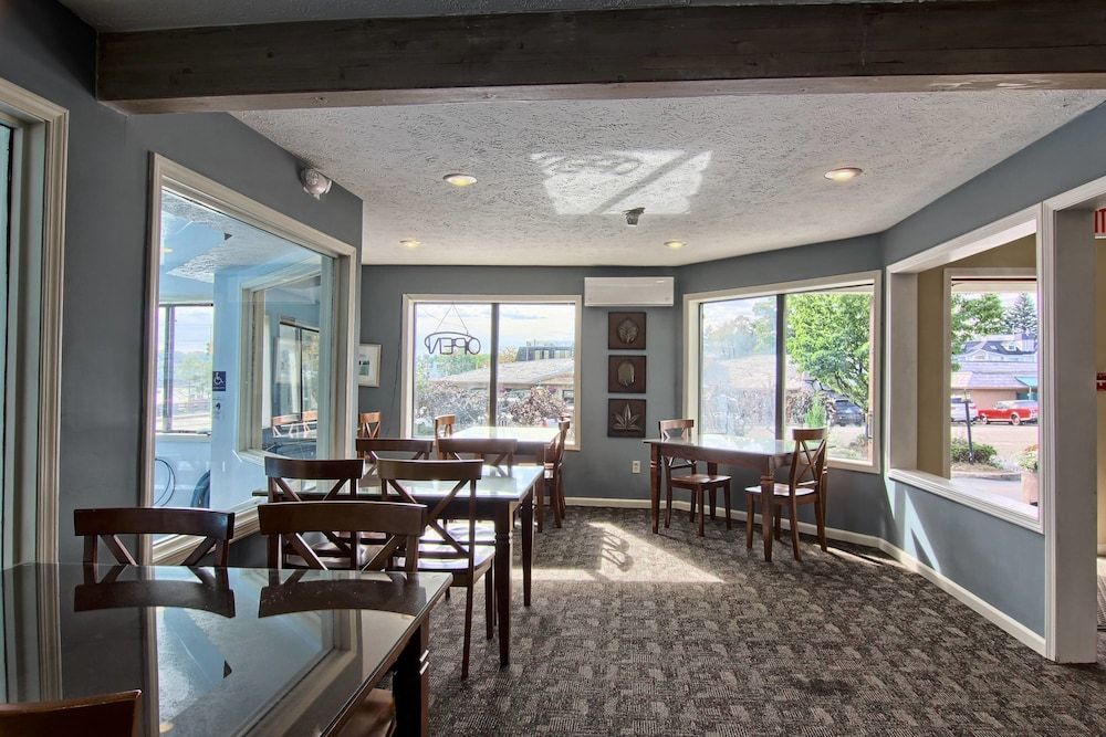 Pointes North Inn - photo 10