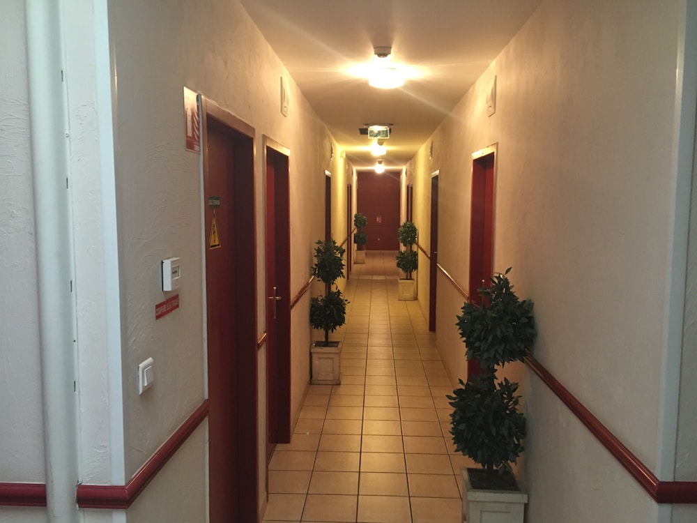 Hotel Bar Restaurant de l'Avenir — hotel in Saint-Martin-De-Crau