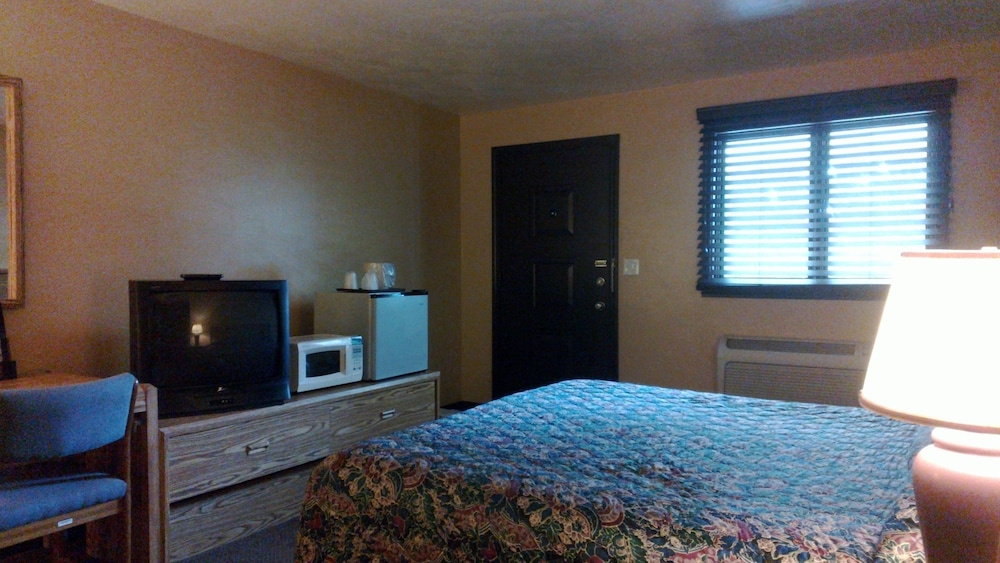 Colonial Inn Motel - photo 4