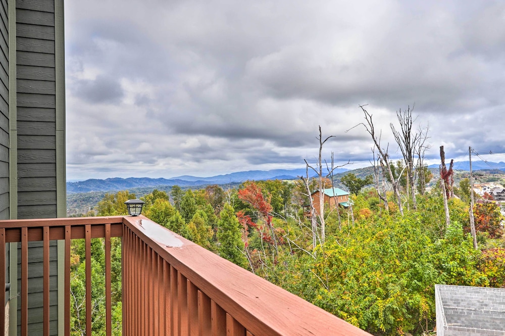Woodsy Retreat with Fire Pit And Resort Amenities - photo 37