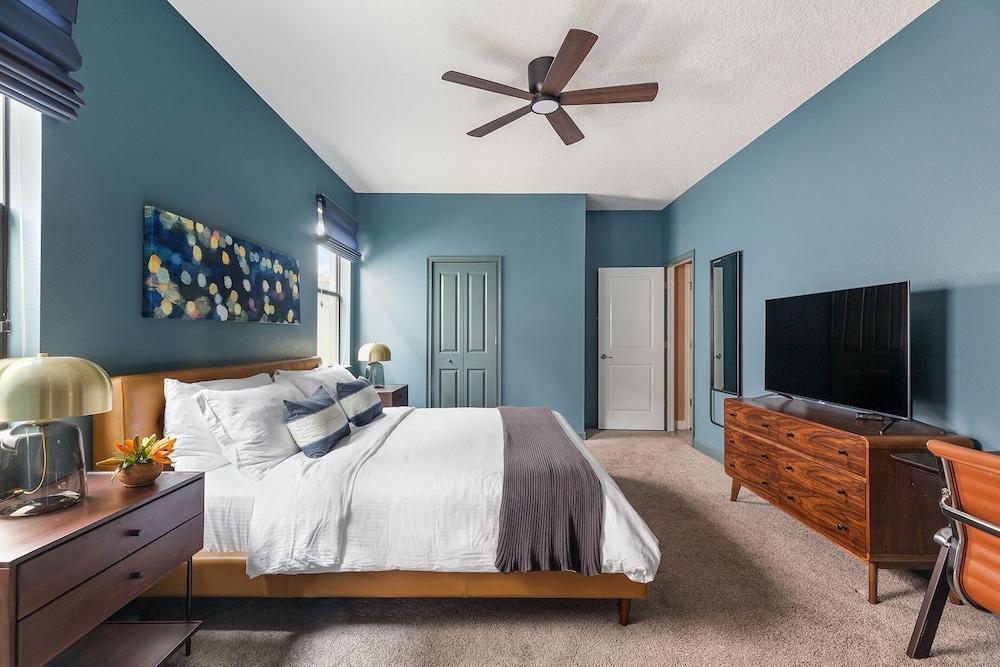 Orlando Resort Retreat Fun filled Family Haven 5 Bedroom Home - photo 4