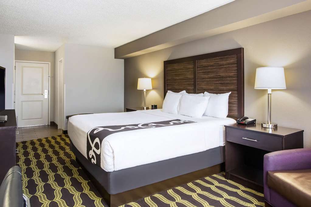 La Quinta Inn & Suites by Wyndham Lynchburg at Liberty Univ. - photo 26
