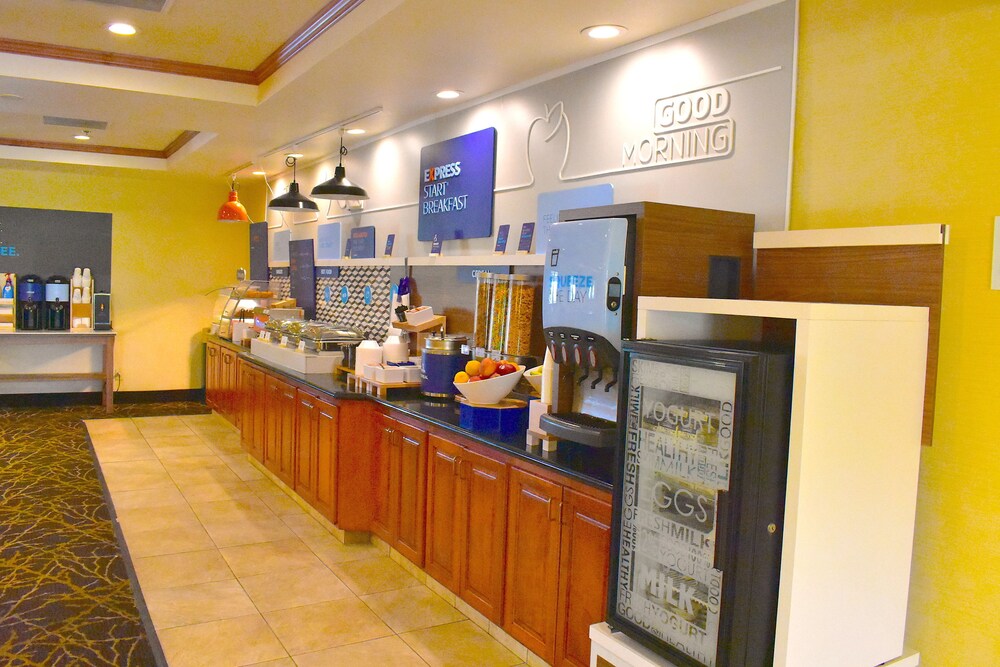 Holiday Inn Express Syracuse Fairgrounds by IHG - photo 47