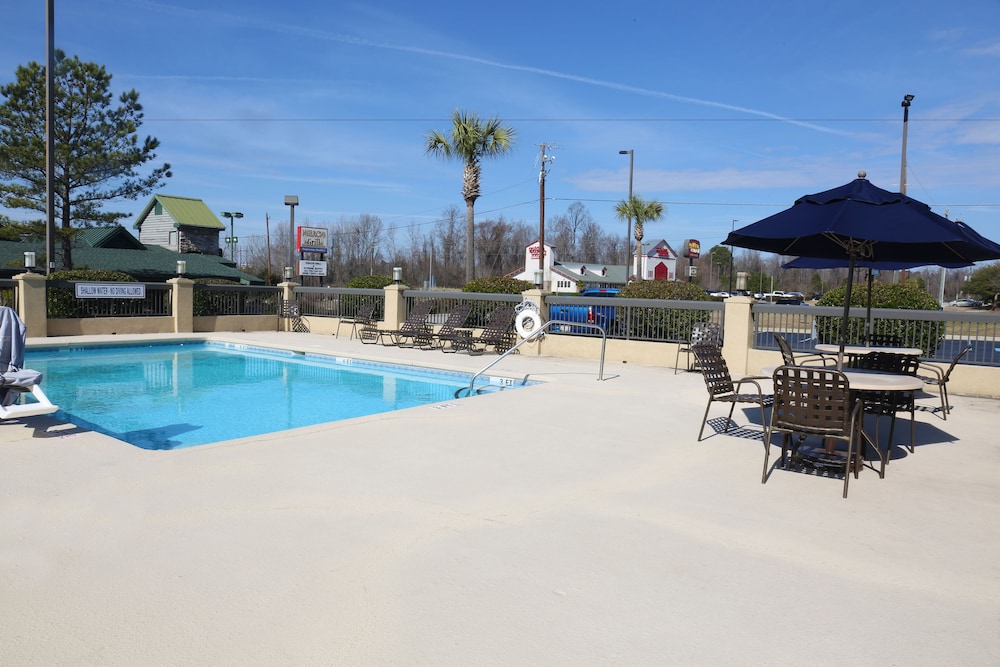 Hampton Inn Sumter - photo 25