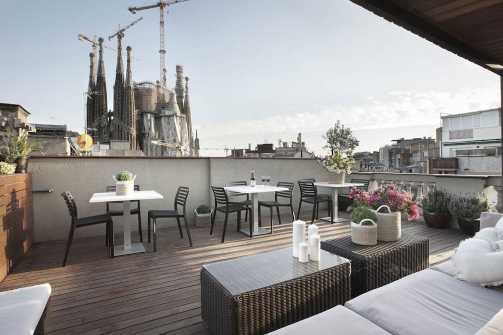 Enjoybcn Gaudi Apartments — 4-Star Luxury Hotel in Barcelona, Spain