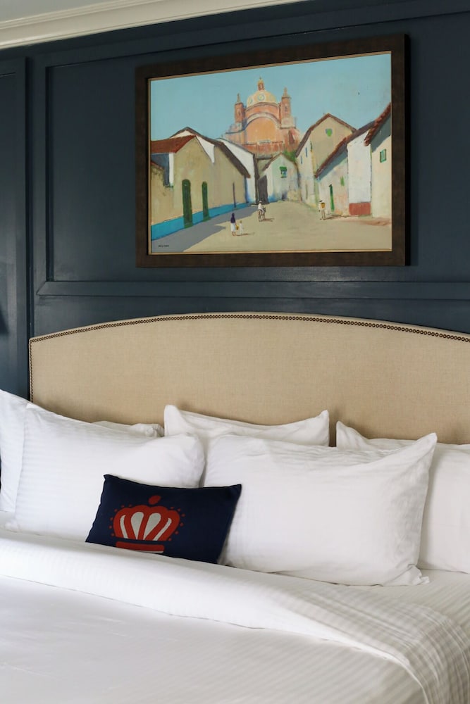The Dunhill Hotel - photo 14
