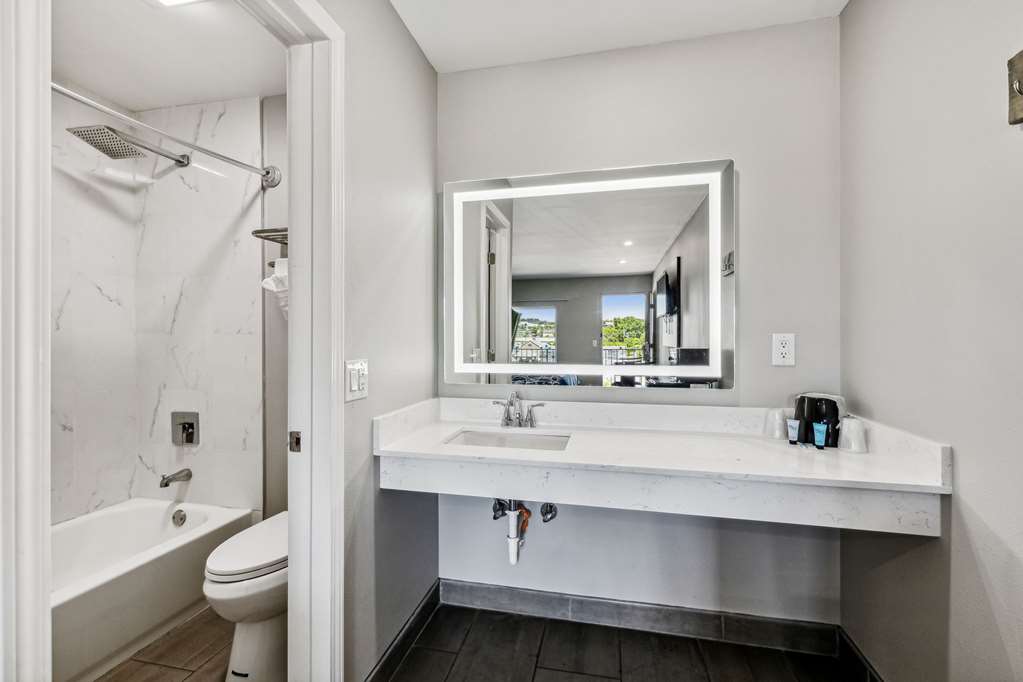 Knights Inn Antioch - photo 9