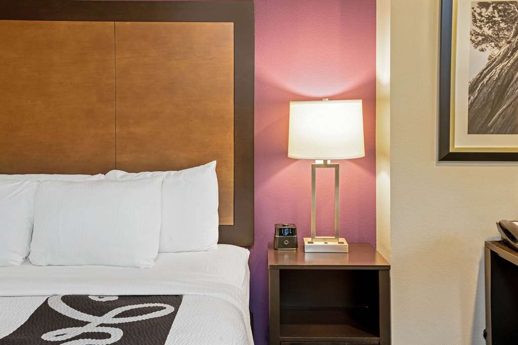 La Quinta Inn & Suites by Wyndham Tumwater Olympia - photo 19