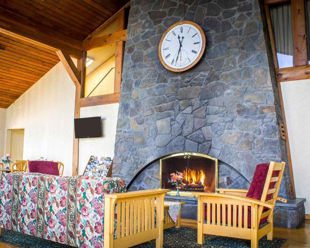 Econo Lodge Inn & Suites Colonie Center Mall - photo 3