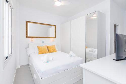 Homey Apt A tico con vistas a la catedral — 4-Star Luxury Hotel in Malaga, Spain