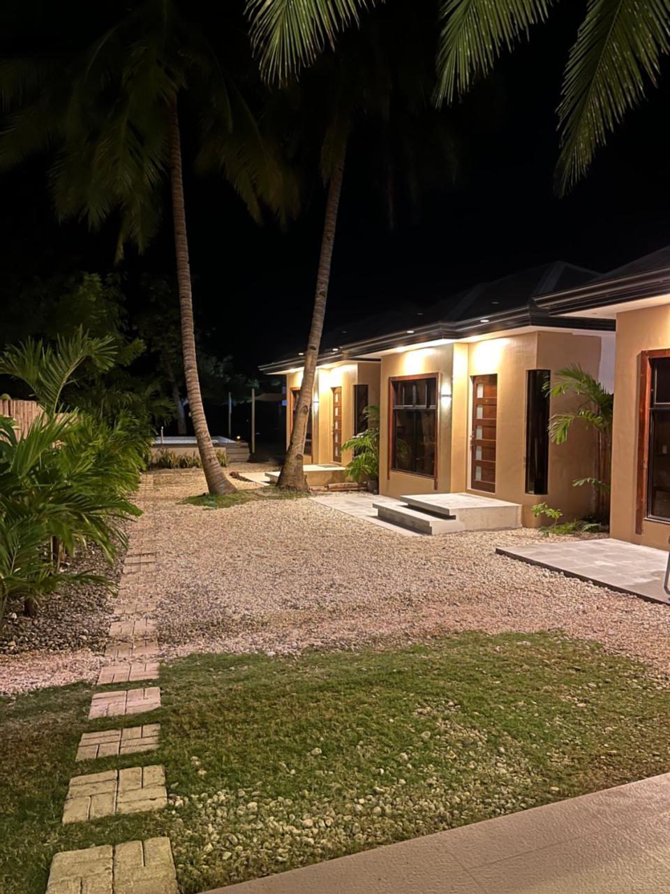 Southseas Beach Resort and Dive Center — hotel in Santander Poblacion