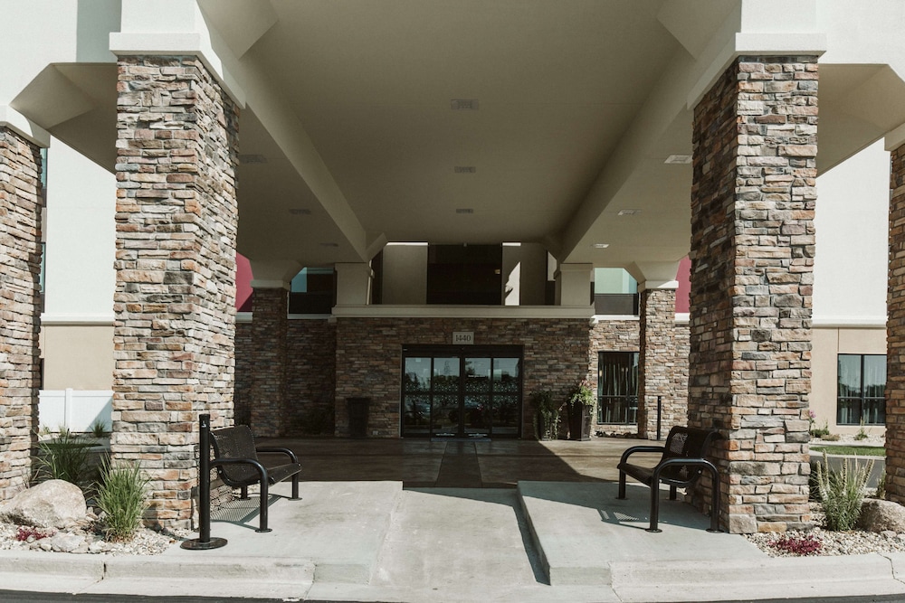 Hampton Inn Bismarck - photo 45