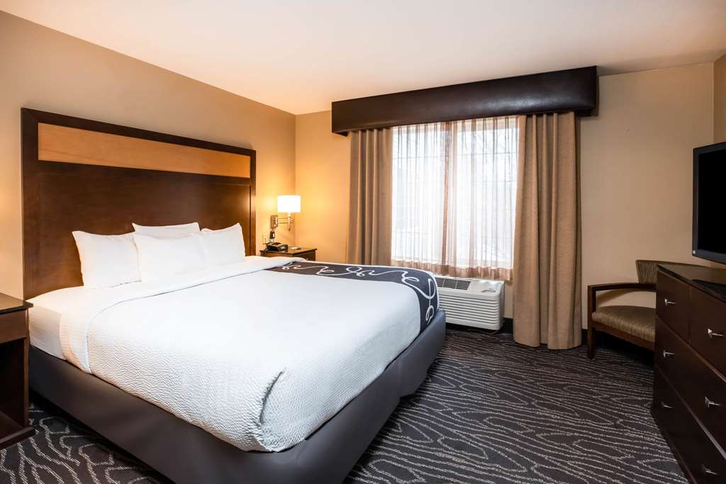 La Quinta Inn & Suites by Wyndham Eugene - photo 23