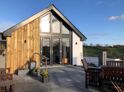 Red Kite Cottage — 5-Star Luxury Hotel in Carmarthen, United Kingdom