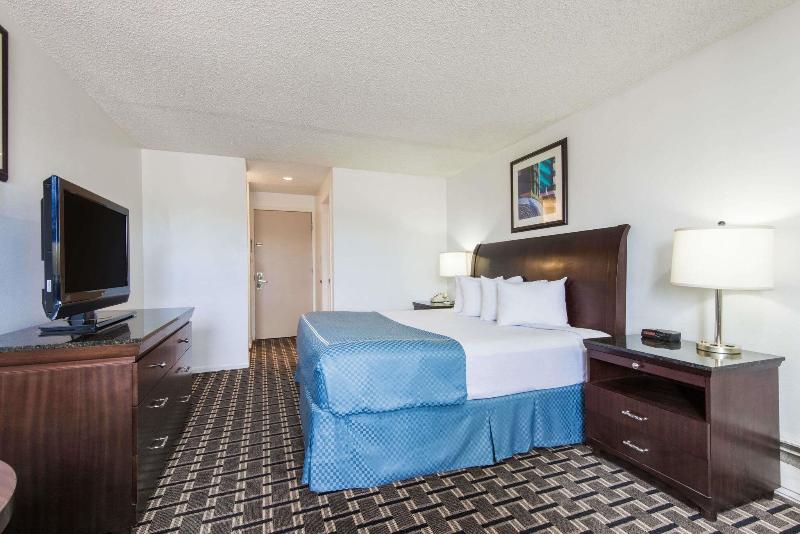 Travelodge by Wyndham Laramie - photo 9