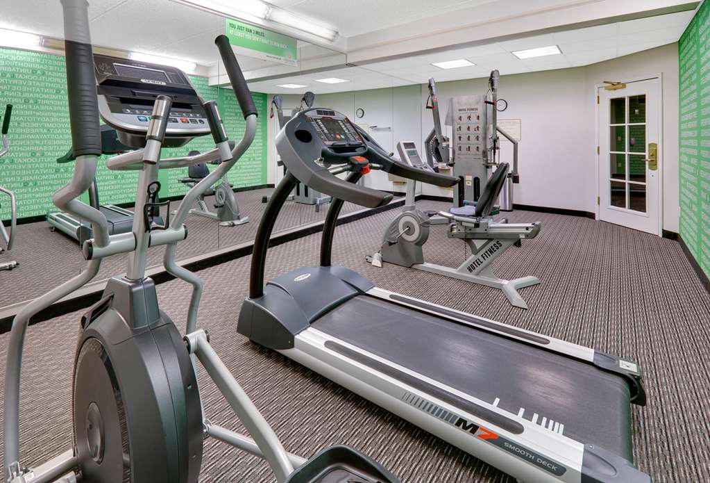 La Quinta Inn & Suites by Wyndham Dallas North Central - photo 8