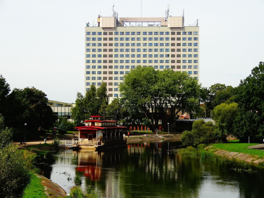 Hotel Gromada Pila — Pila