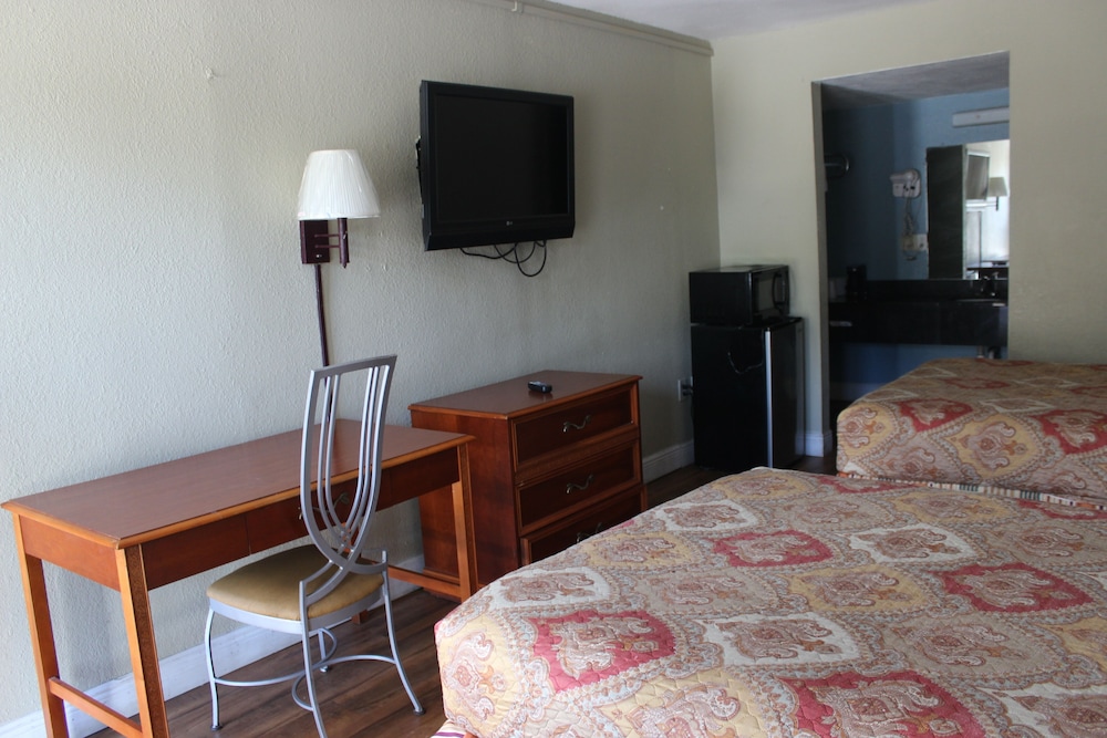 Tampa Inn Near Busch Gardens - photo 18