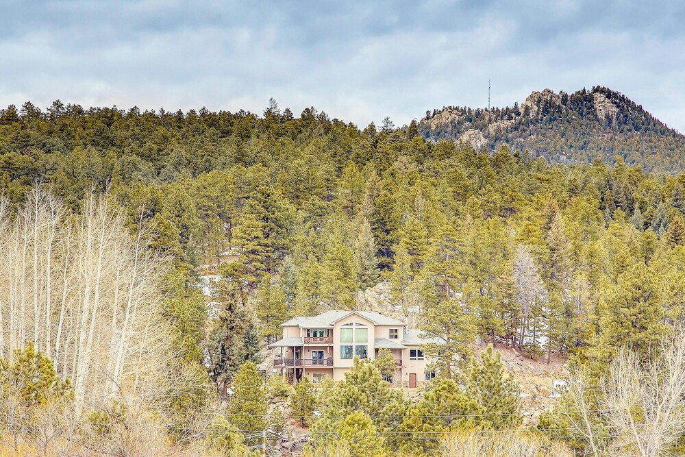 Secluded & Spacious Mountain Getaway - photo 9