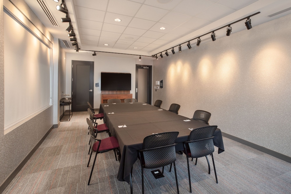 Aloft Omaha Aksarben Village - photo 25