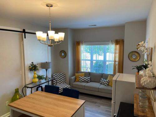 Adorable Apt with Access to Pool and Tennis Courts — 4-Star Luxury Hotel in Dallas, United States