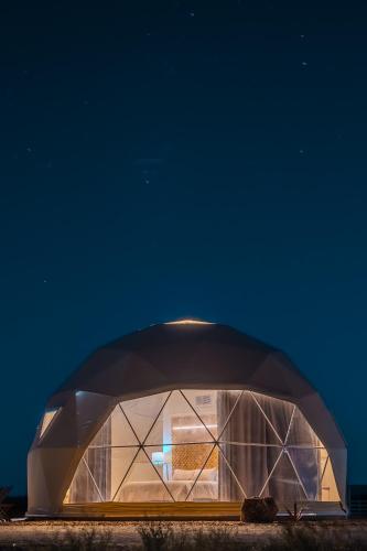 The Wine Dome - carbon neutral hotel in Willcox