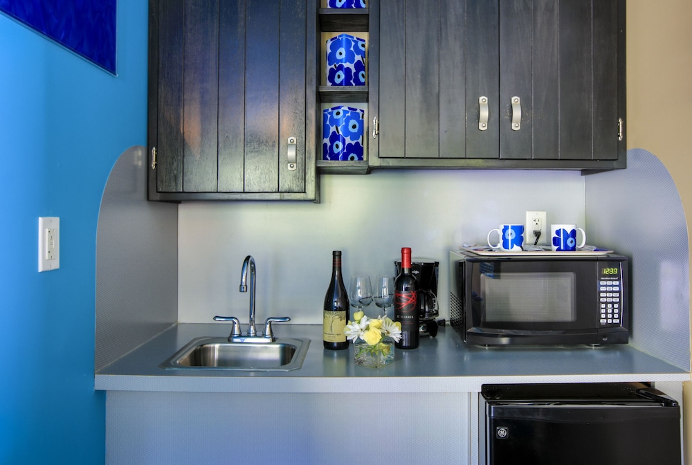 The Roxbury - photo 29