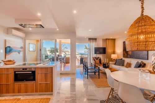 4 bedroom luxury duplex with sea views by Puerto Banus — 4-Star Luxury Hotel in Marbella, Spain