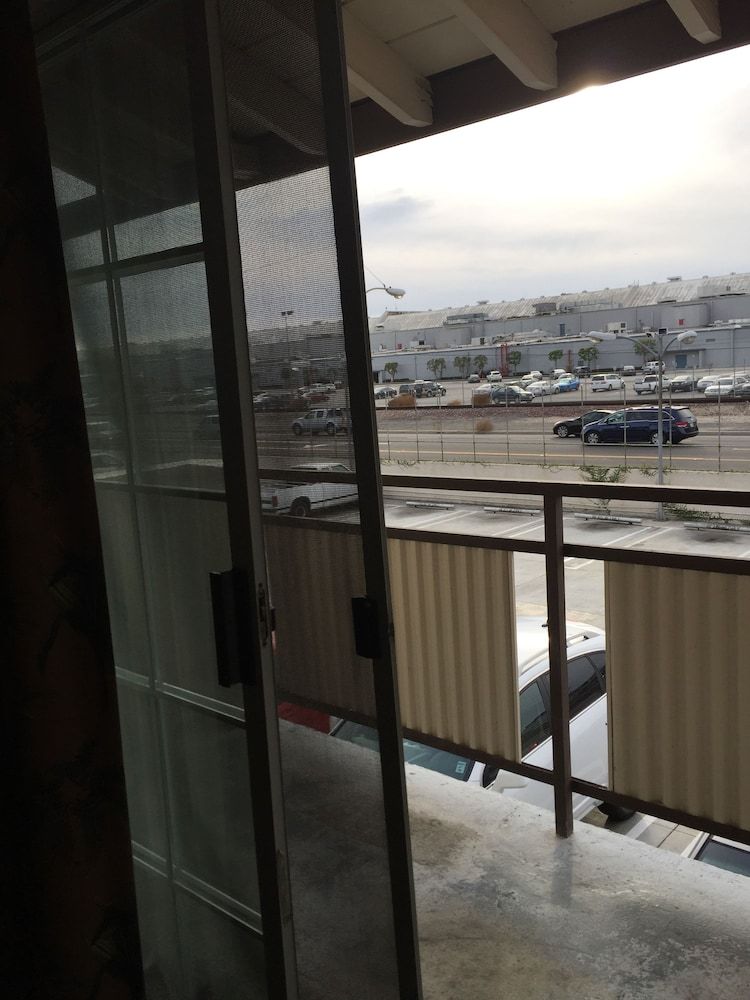 Lax Suites - photo 2