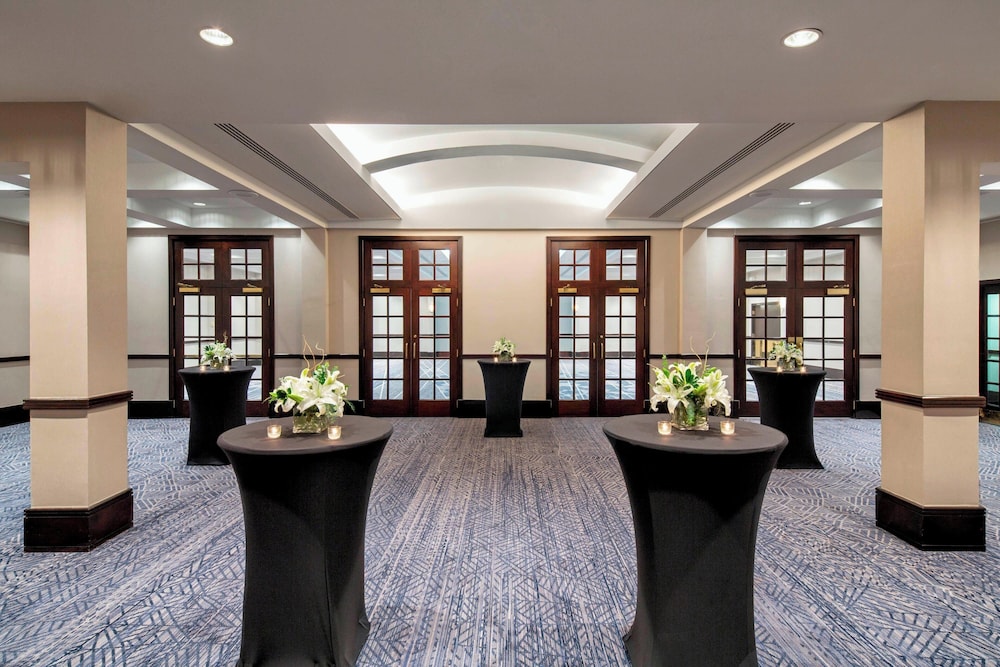 Sheraton Norfolk Waterside Hotel - photo 37
