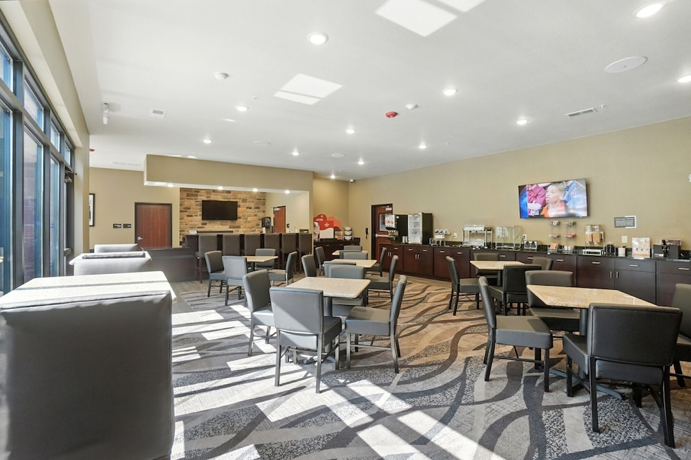 Cobblestone Hotel & Suites Bellefontaine - photo 76