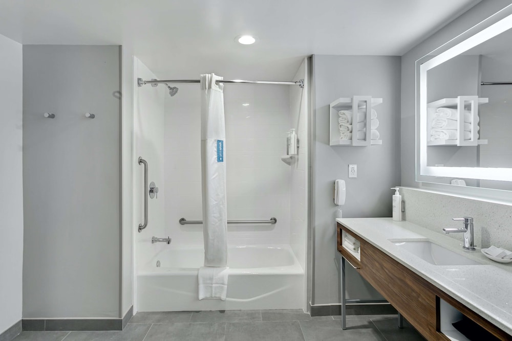 Hampton Inn Houston Pearland - photo 29