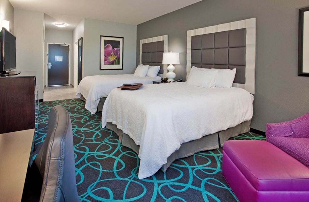 Hampton Inn Kearney - photo 20