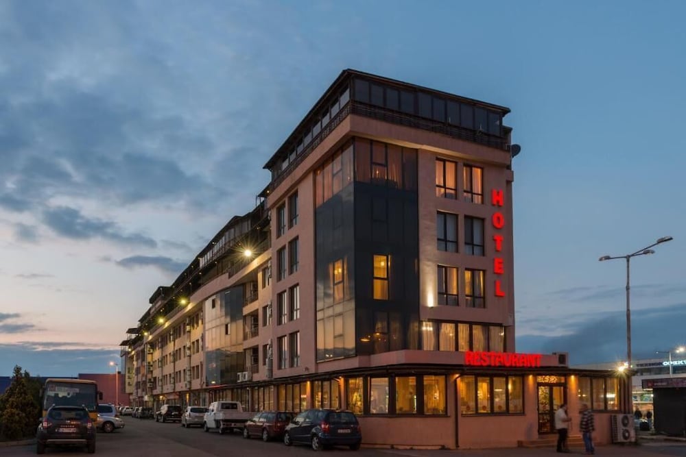 Avenue Hotel — Burgas — photo 2