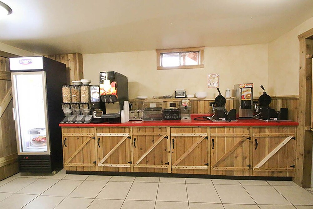 Woodside Dells Hotel & Suites - photo 35