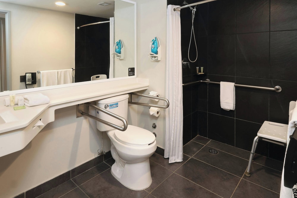 City Express Plus by Marriott Monterrey Galerias