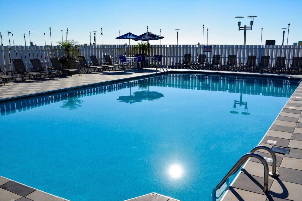 Berkeley Oceanfront Hotel - photo 38
