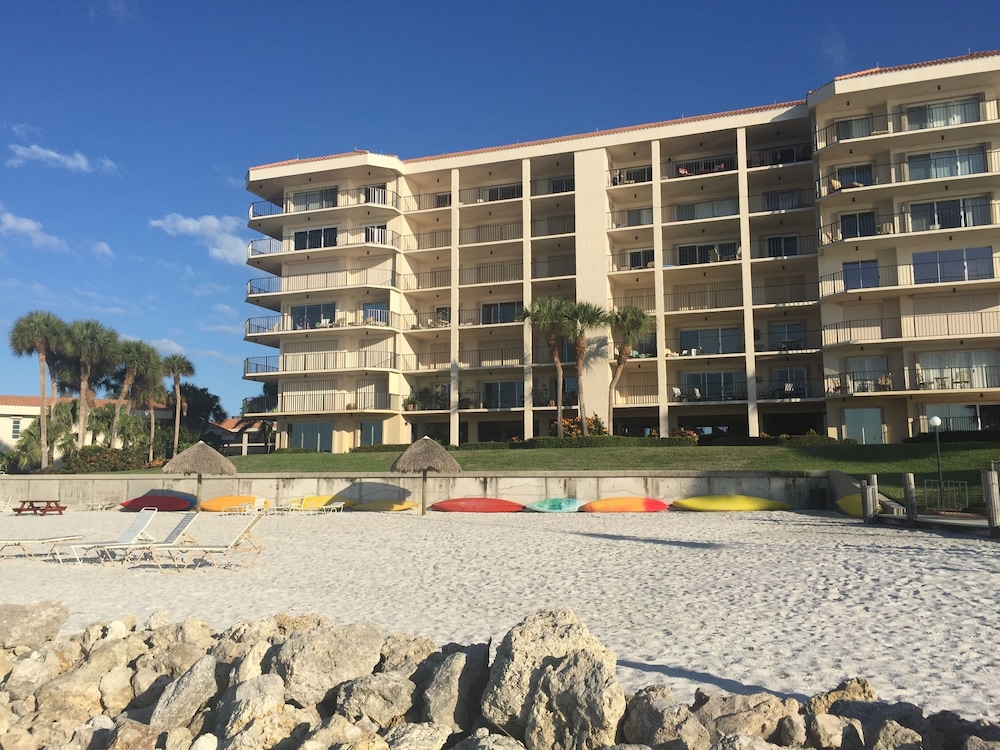Gulf view Condo With Resort style Amenities 2 Bedroom Condo - photo 39